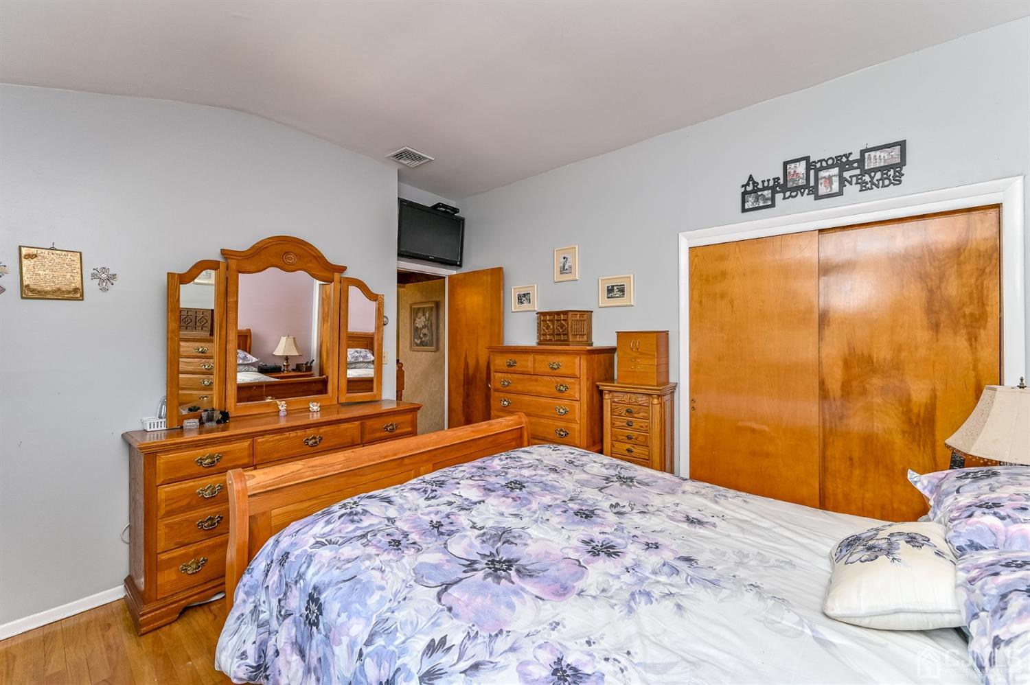 676 Inman Avenue Colonia, NJ 07067 - Photo 25 of 43 Gallery Image 25