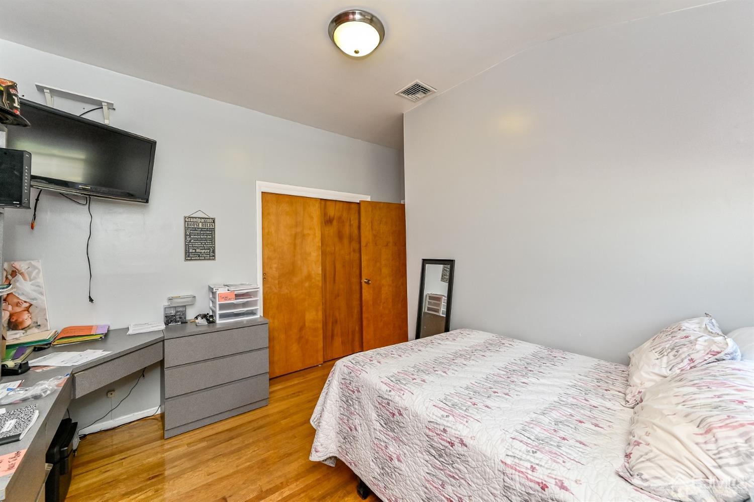 676 Inman Avenue Colonia, NJ 07067 - Photo 27 of 43 Gallery Image 27