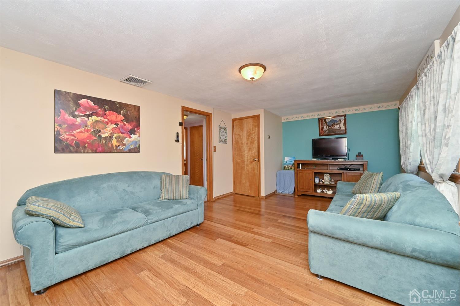 676 Inman Avenue Colonia, NJ 07067 - Photo 10 of 43 Gallery Image 10