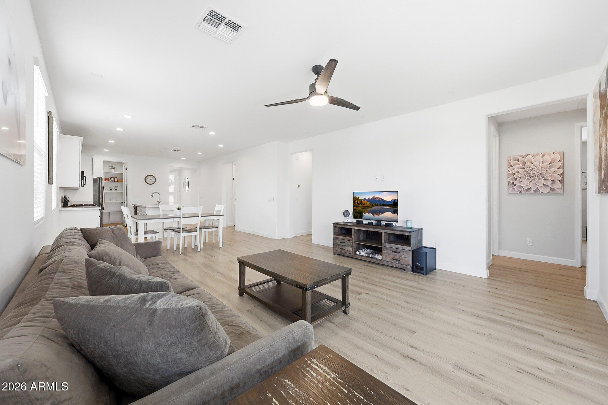 13341 West Yearling Road Peoria, AZ 85383 - Photo 8 of 34 Great Room
