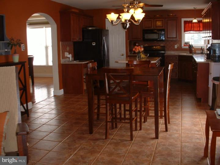 1208 Earl Road Leesport, PA 19533 - Photo 6 of 25 Kitchen