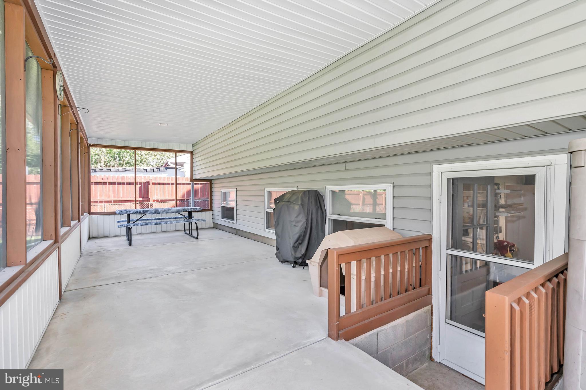 613 Lisbeth Road Newark, DE 19713 - Photo 25 of 31 Screened in porch