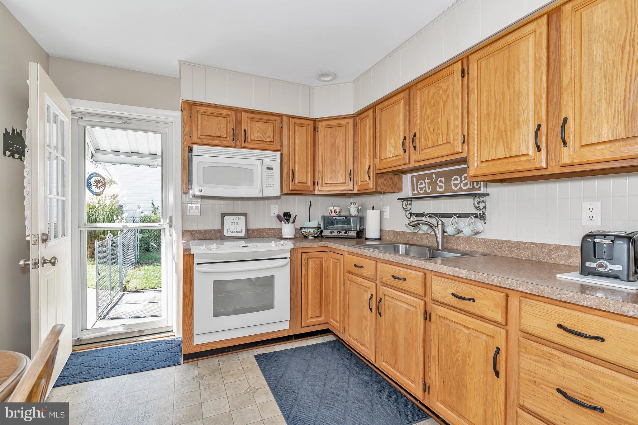 613 Lisbeth Road Newark, DE 19713 - Photo 7 of 31 Eat-in kitchen