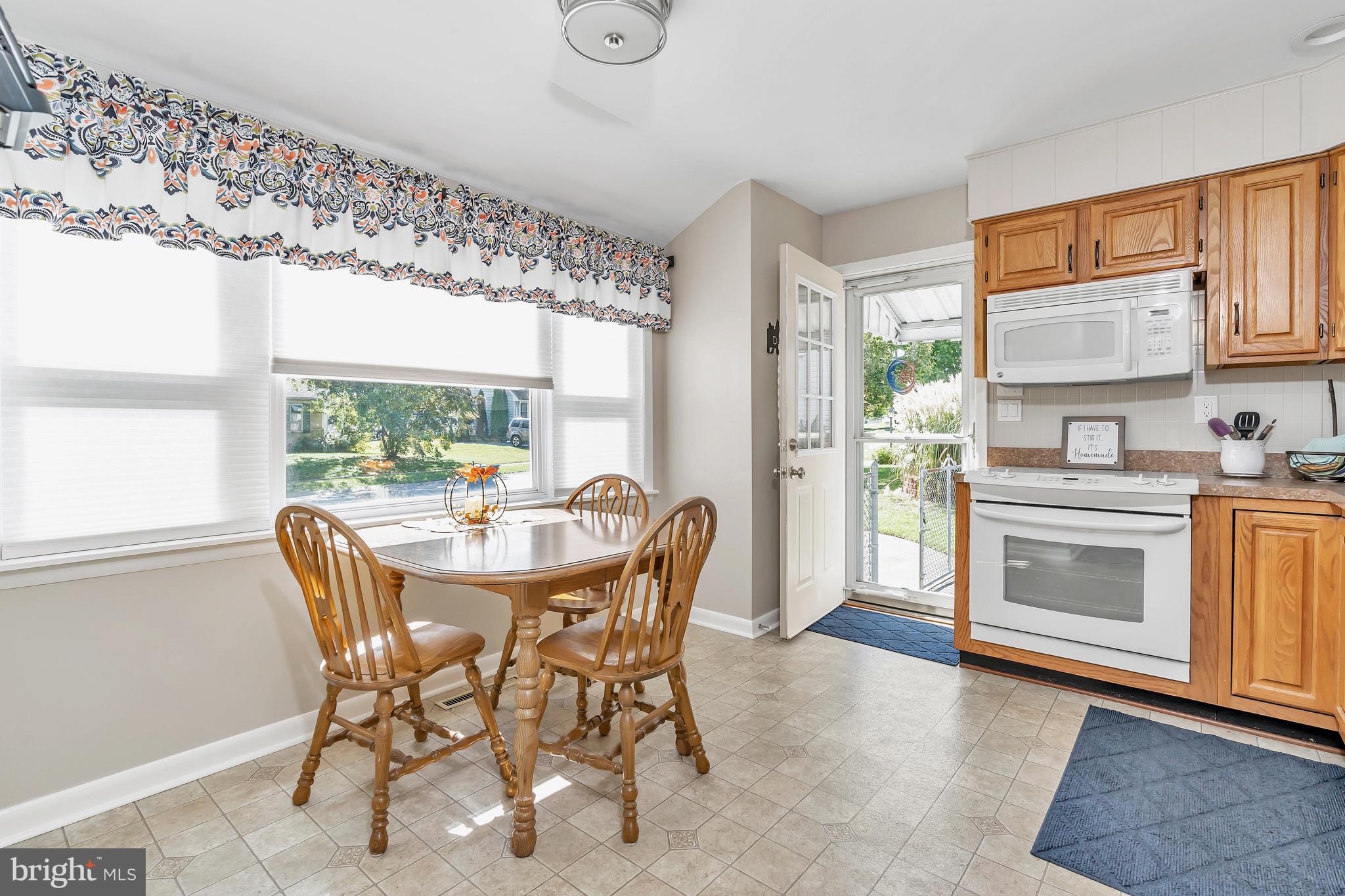 613 Lisbeth Road Newark, DE 19713 - Photo 8 of 31 Eat-in kitchen