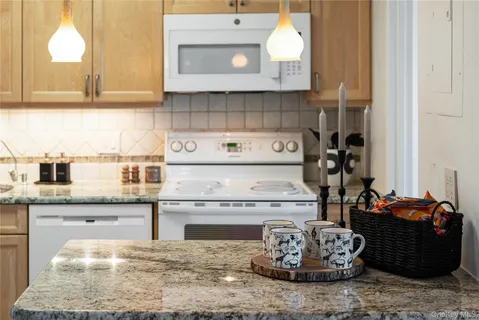 $410,000 | 500 High Point Drive, Unit 707, Hartsdale, NY 10530