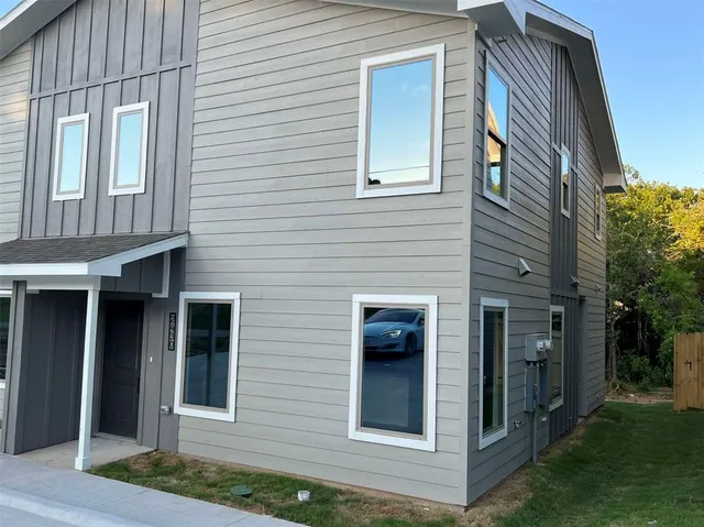 $1,295 | 2428 South Fannin Avenue, Unit 2428, Denison, TX 75020