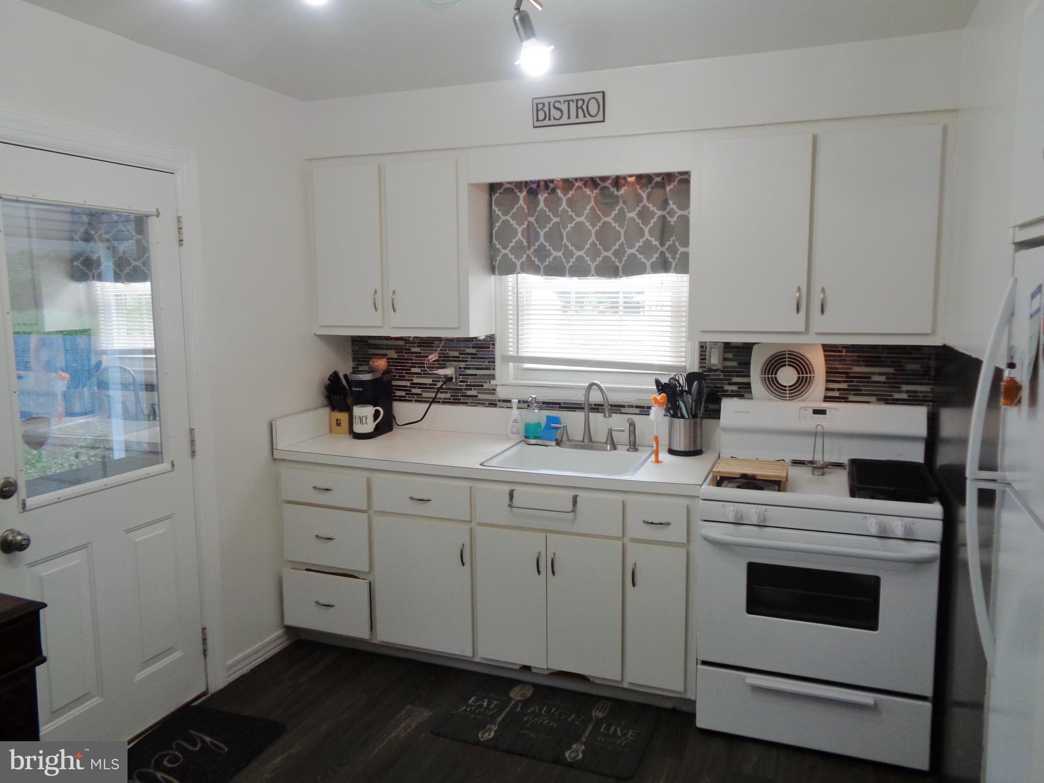 12 Birkshire Road Hamilton, NJ 08619 - Photo 5 of 19 Gallery Image 5