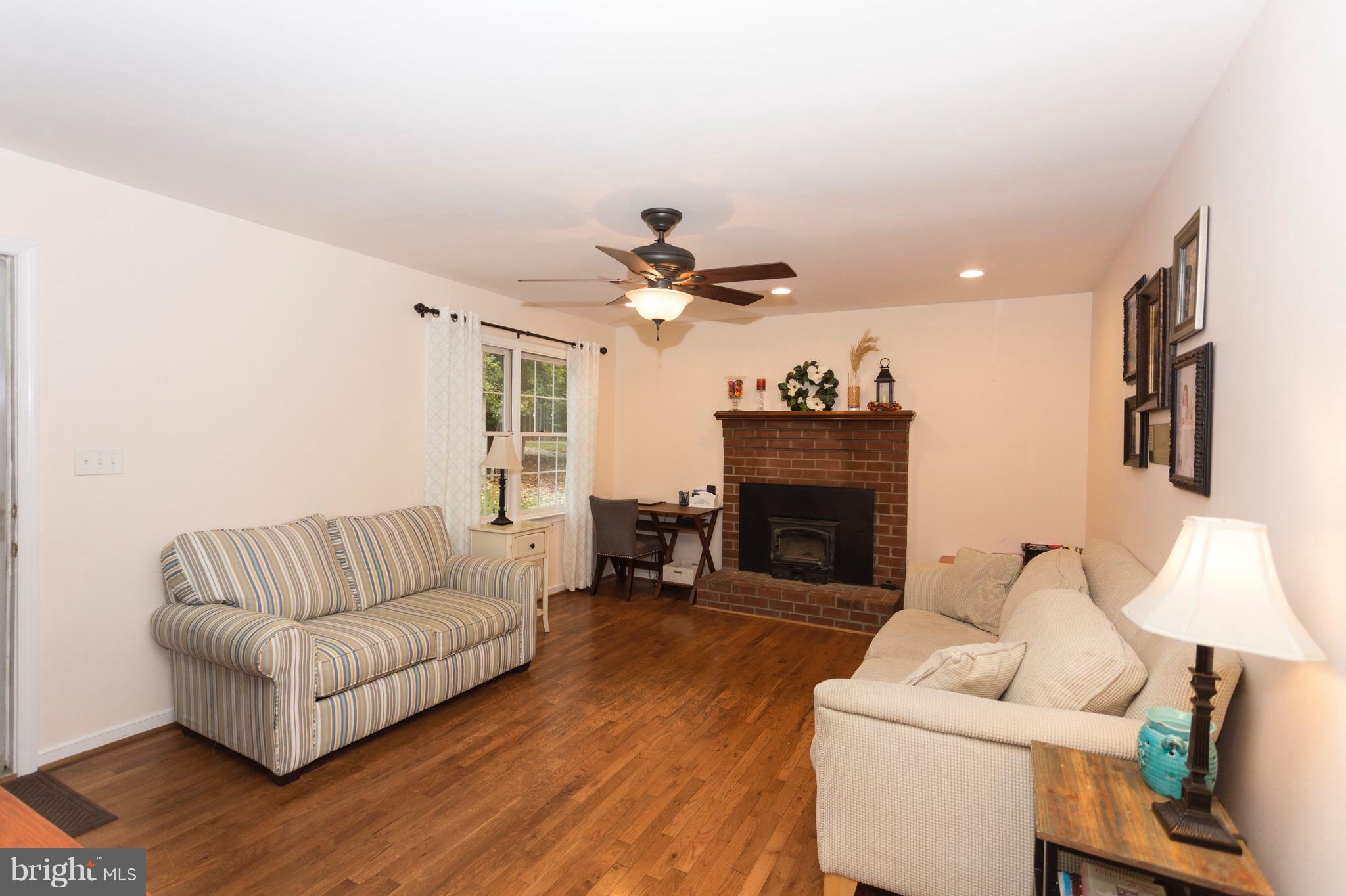 3685 Crewsville Road Bumpass, VA 23024 - Photo 3 of 30 Living Room