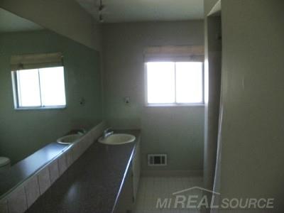 3581 Leason Road Sterling Heights, MI 48310 - Photo 15 of 23 31296399-14.JPG