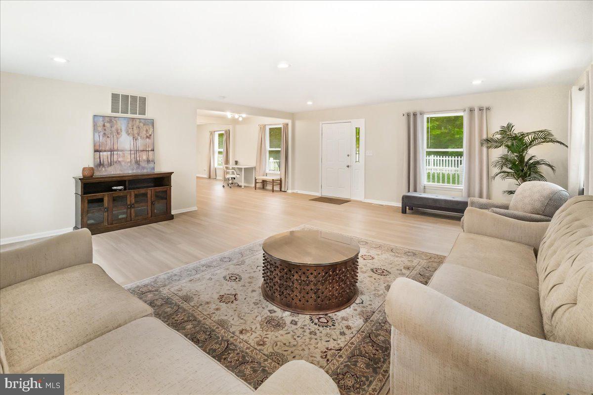 14035 Harrisville Road Mount Airy, MD 21771 - Photo 8 of 38