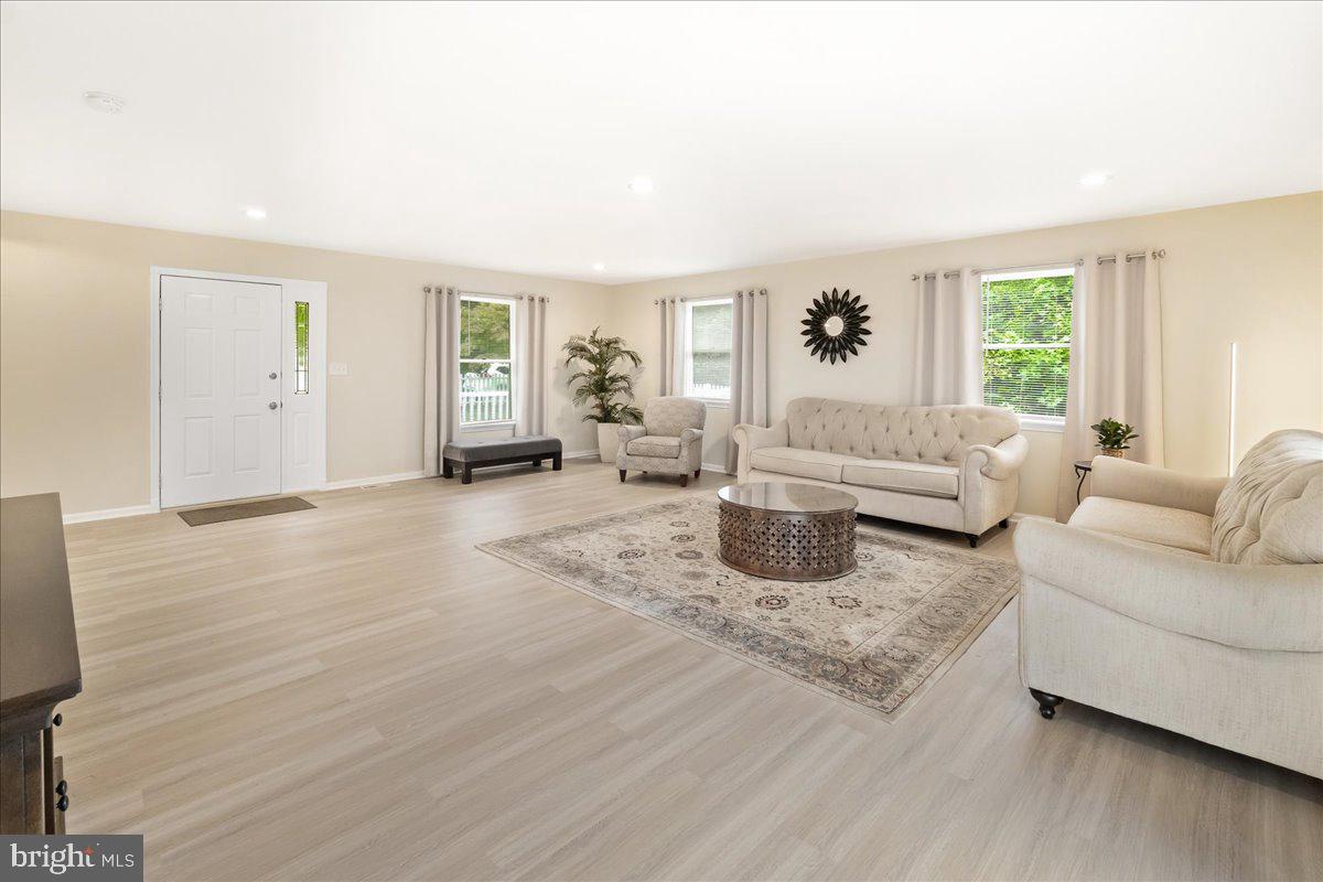 14035 Harrisville Road Mount Airy, MD 21771 - Photo 9 of 38