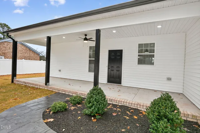 a view of a back yard of the house
