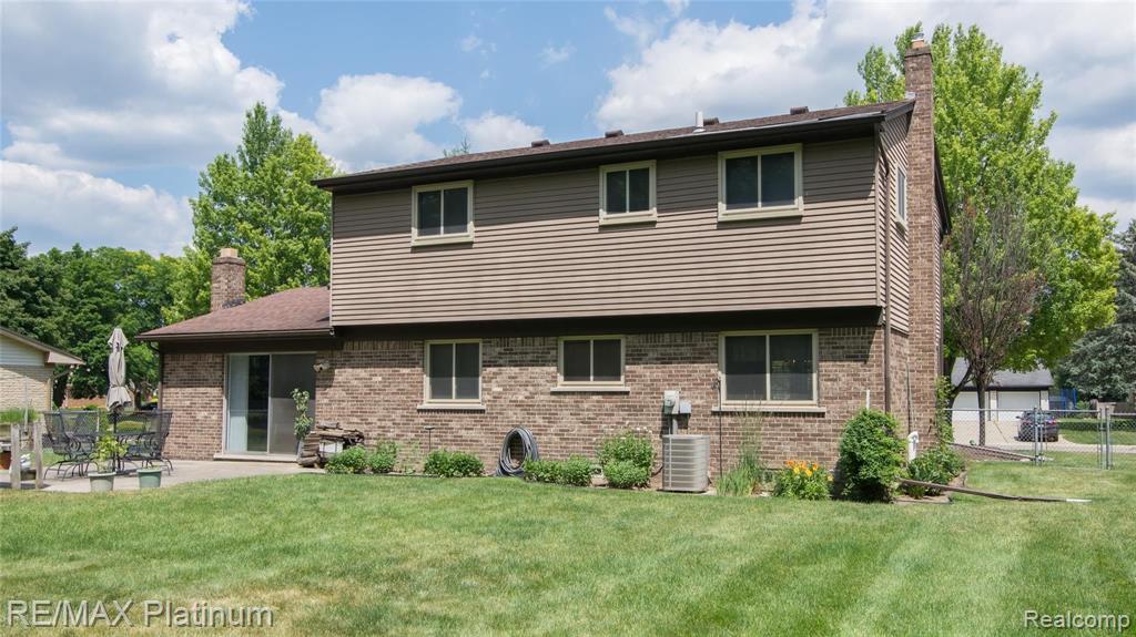 18571 Gill Road Livonia, MI 48152 - Photo 39 of 48