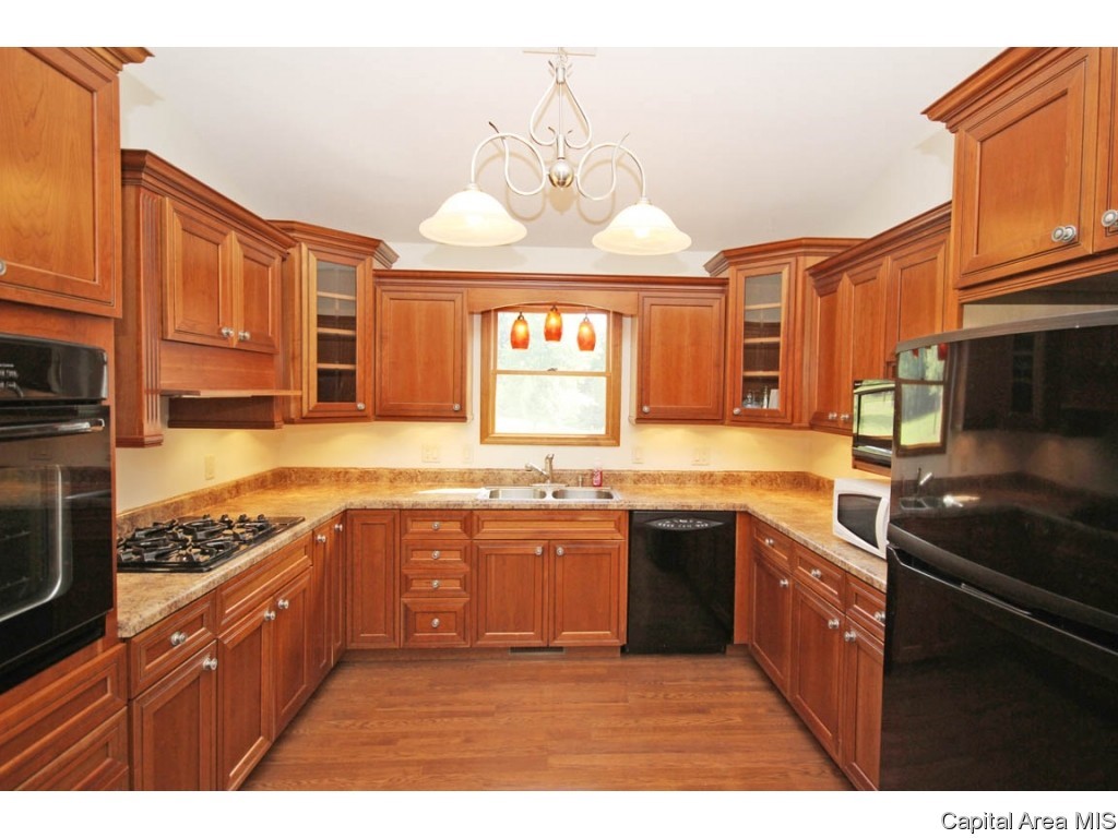 5401 Oak Crest Road Springfield, IL 62707 - Photo 8 of 33
