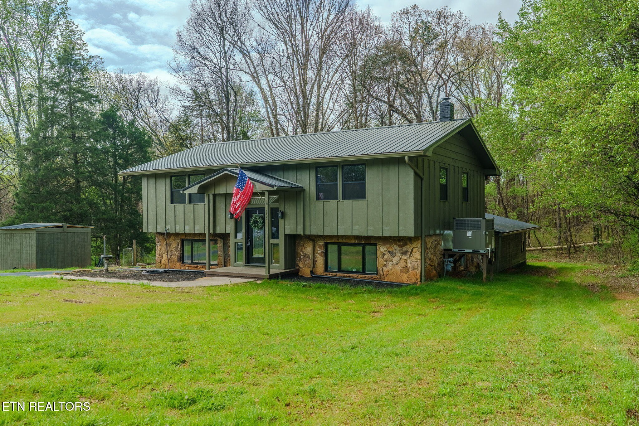 330 Glenn Lane Spring City, TN 37381 - Photo 3 of 34