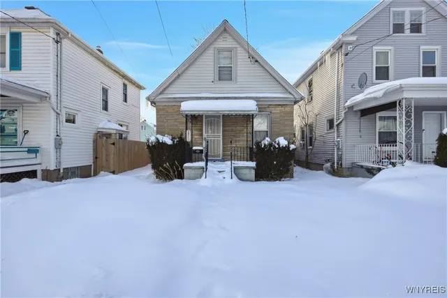 $89,999 | 2247 Independence Avenue, Niagara Falls, NY 14301