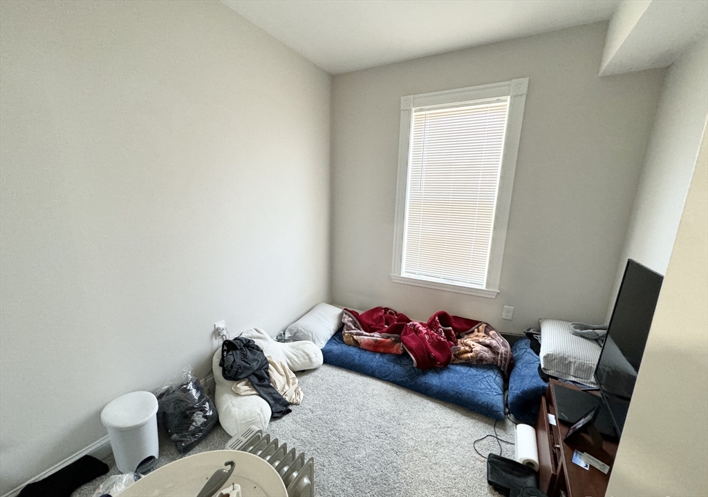 20 Howell Street, Unit 3 Boston, MA 02125 - Photo 4 of 6 a bedroom with a bed and a window