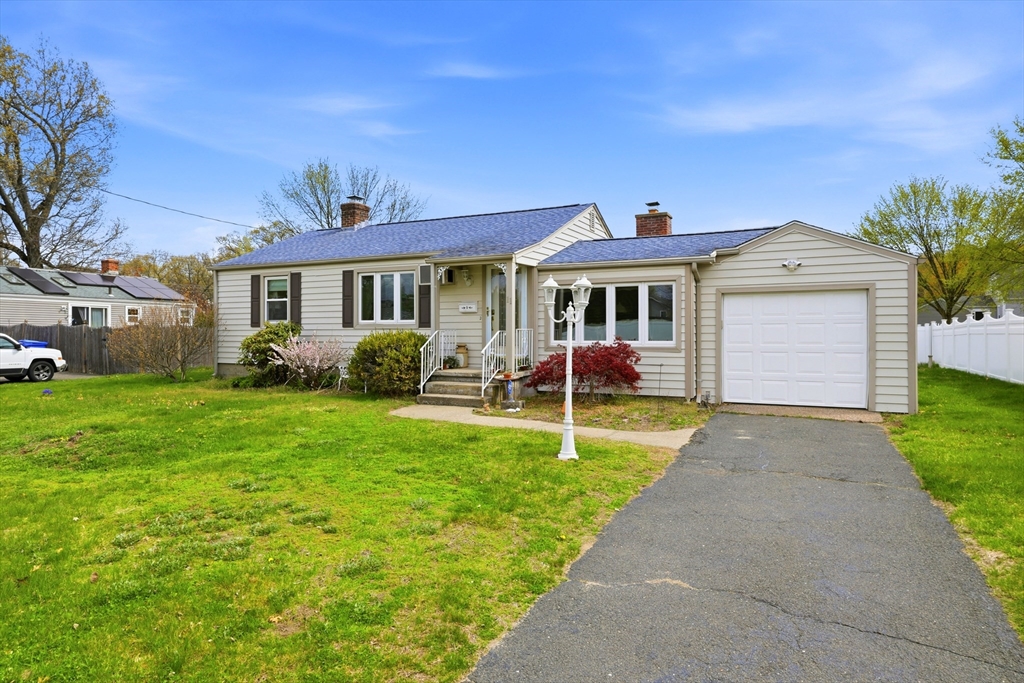11 Judith Street Springfield, MA 01118 - Photo 3 of 29