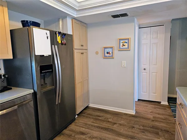 $2,700 | 255 Capri Circle North, Unit 25, Treasure Island, FL 33706