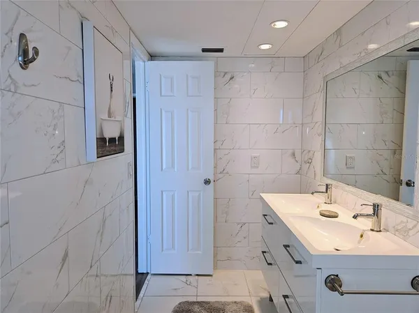 $2,700 | 255 Capri Circle North, Unit 25, Treasure Island, FL 33706