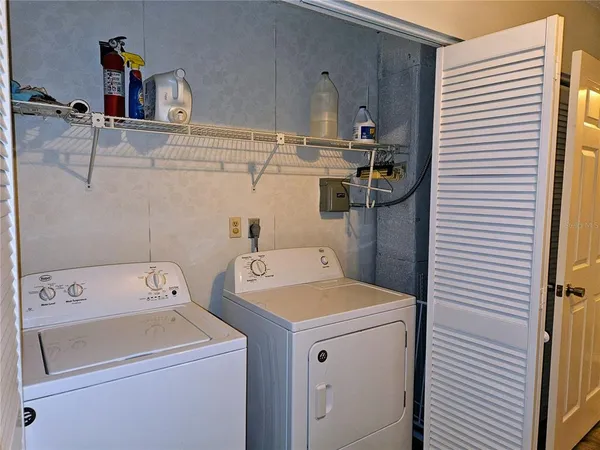 $2,700 | 255 Capri Circle North, Unit 25, Treasure Island, FL 33706