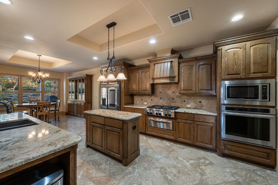 204 Overlook Court Georgetown, TX 78628 - Photo 12 of 35