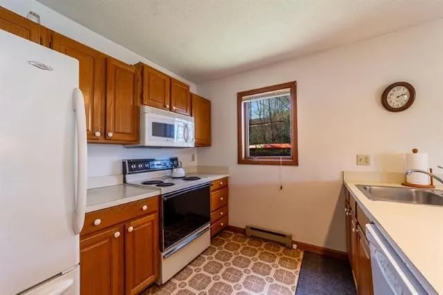 $3,200 | 15 Manor Estates Drive, Unit 1, Bristol, NH 03222