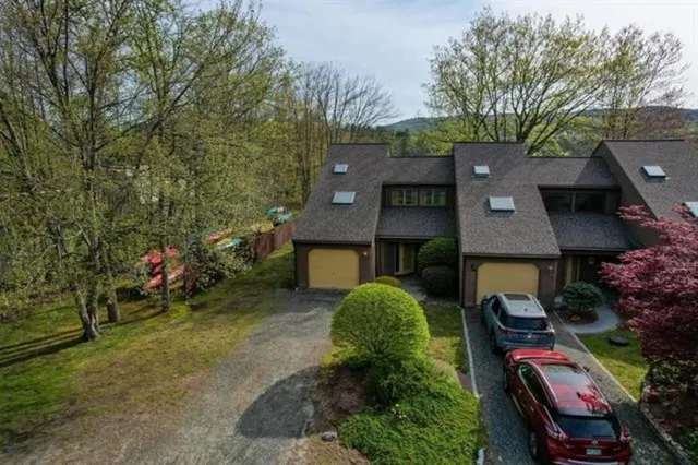 $3,200 | 15 Manor Estates Drive, Unit 1, Bristol, NH 03222