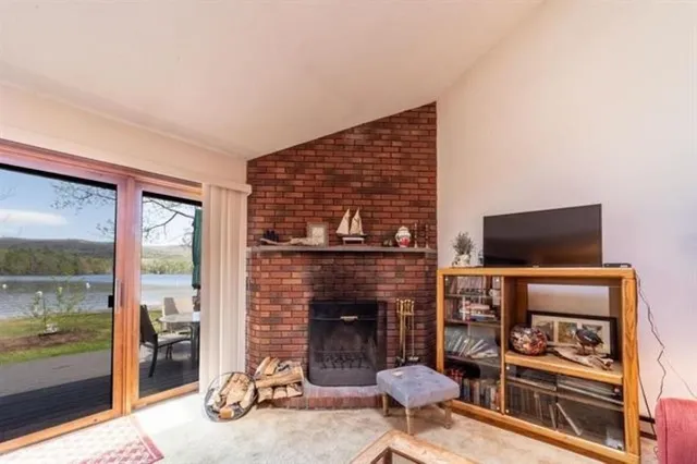 $3,200 | 15 Manor Estates Drive, Unit 1, Bristol, NH 03222