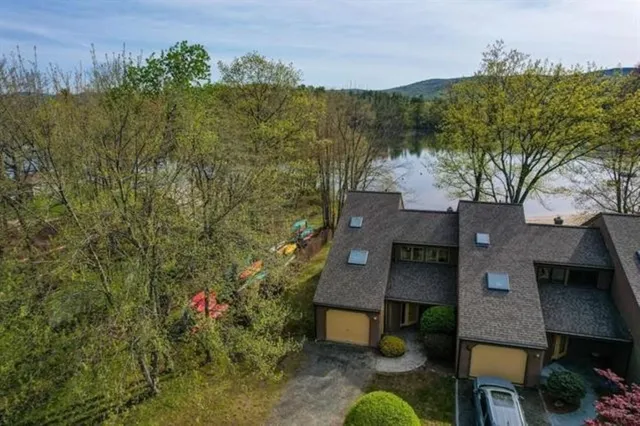 $3,200 | 15 Manor Estates Drive, Unit 1, Bristol, NH 03222