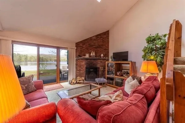 $3,200 | 15 Manor Estates Drive, Unit 1, Bristol, NH 03222