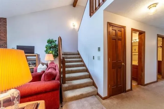 $3,200 | 15 Manor Estates Drive, Unit 1, Bristol, NH 03222