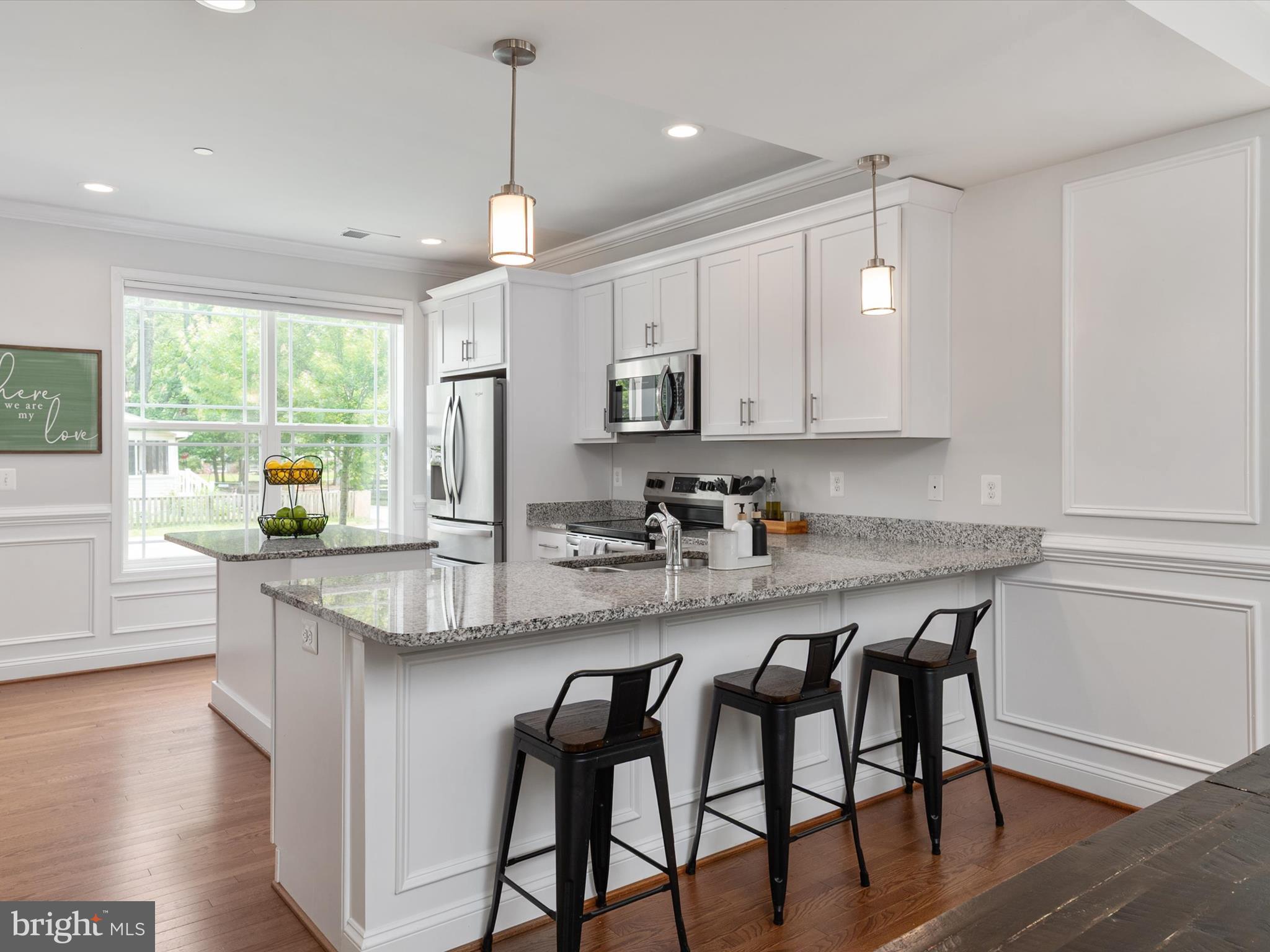 933 Winding Road Edgewater, MD 21037 - Photo 10 of 47 Great breakfast bar!