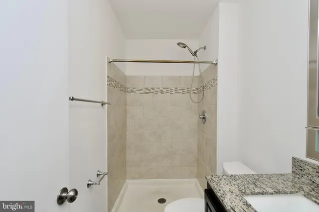 a view of an entryway with a walls