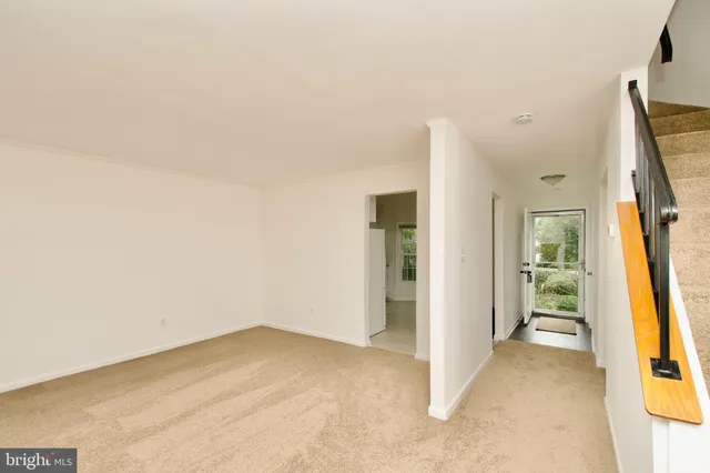 a view of a big room with closet