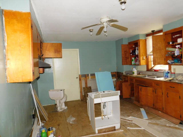 612 West Marigold Avenue Foley, AL 36535 - Photo 7 of 12 Kitchen