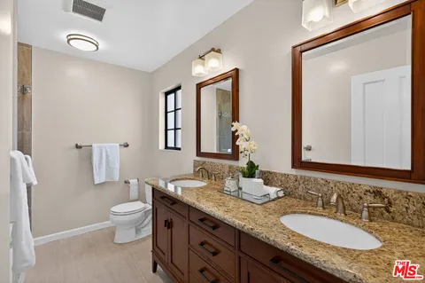 $1,875,000 | 928 11th Street, Unit 2, Santa Monica, CA 90403