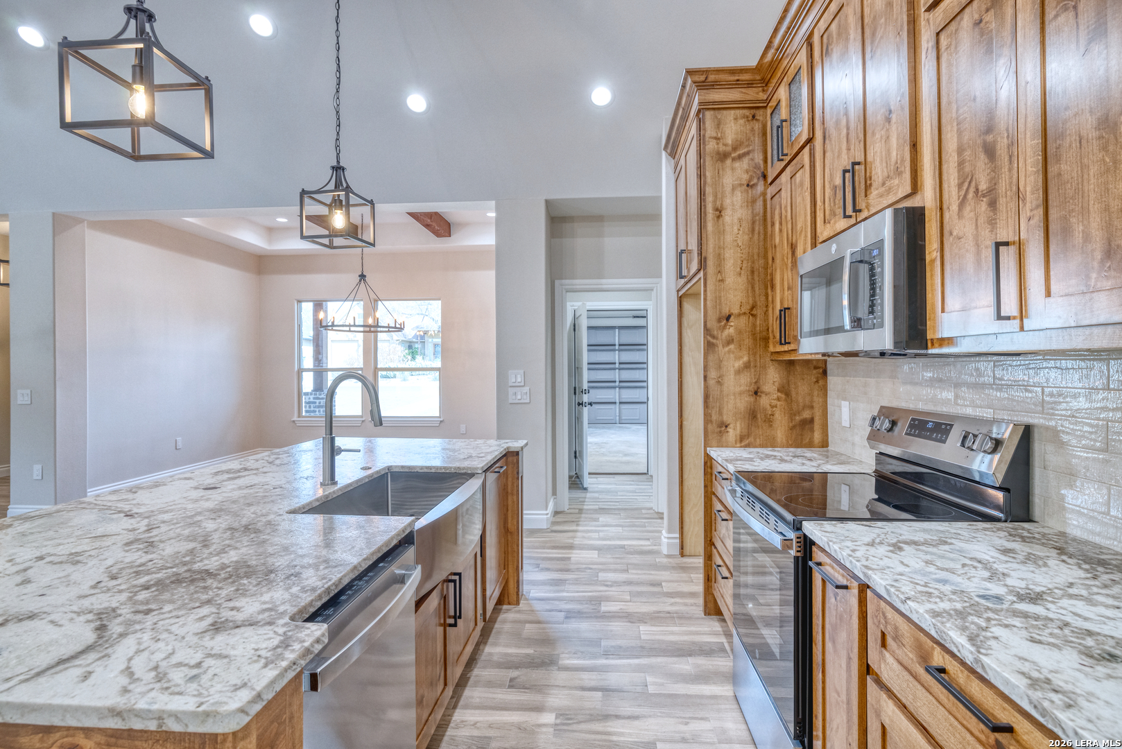 239 Country Clb Lane Uvalde, TX 78801 - Photo 7 of 37