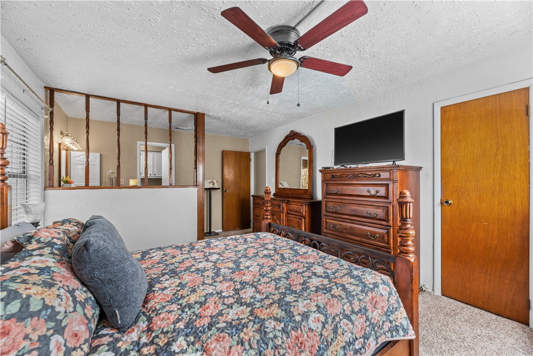 324 Stirrup Road Victoria, TX 77905 - Photo 22 of 40 a bed room with a bed and a television
