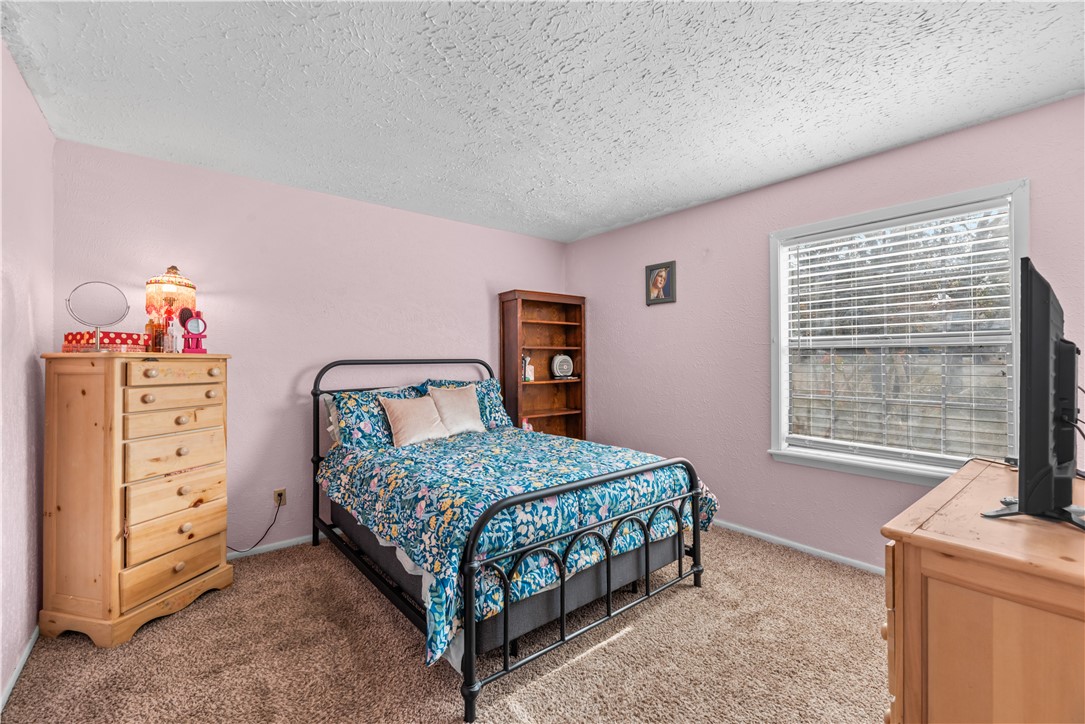 324 Stirrup Road Victoria, TX 77905 - Photo 24 of 40 a bedroom with a bed and a dresser