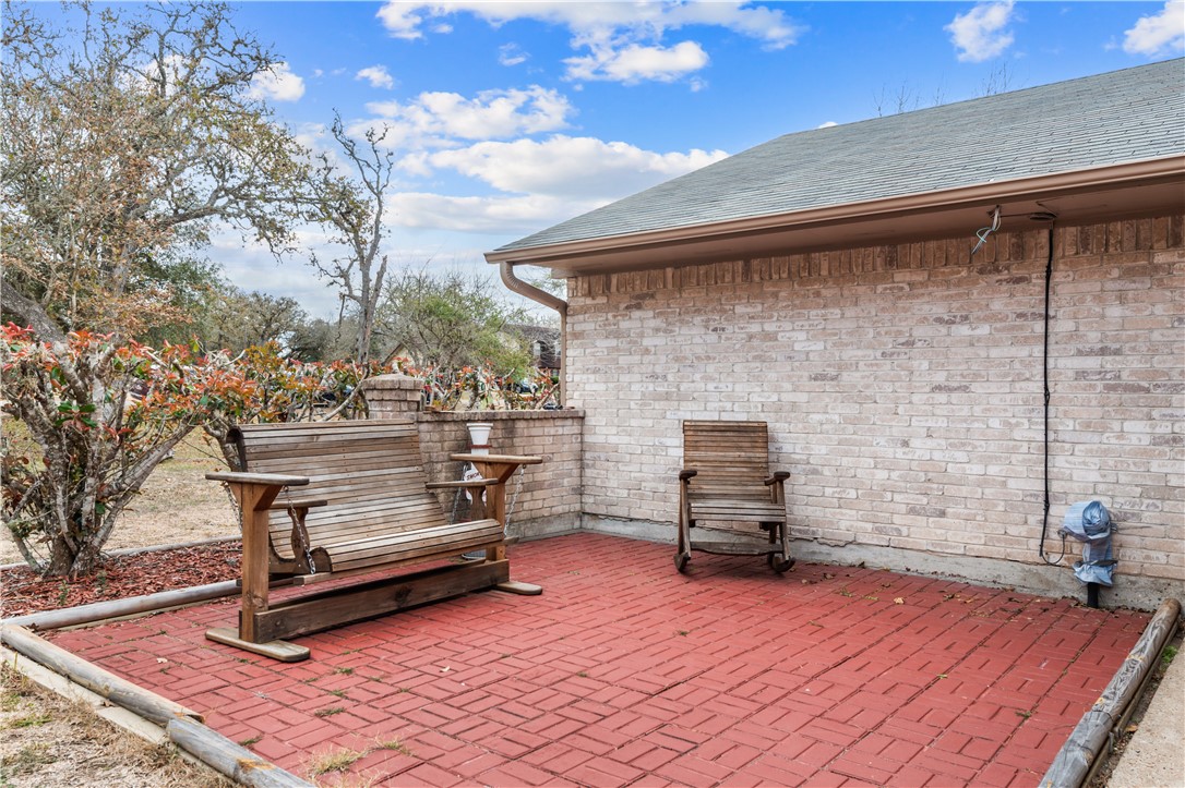 324 Stirrup Road Victoria, TX 77905 - Photo 29 of 40 a backyard of a house with barbeque oven and barbeque oven