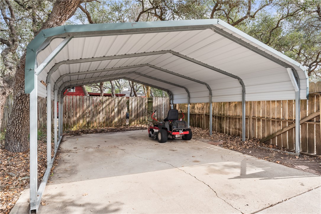 324 Stirrup Road Victoria, TX 77905 - Photo 33 of 40 a view of a garage