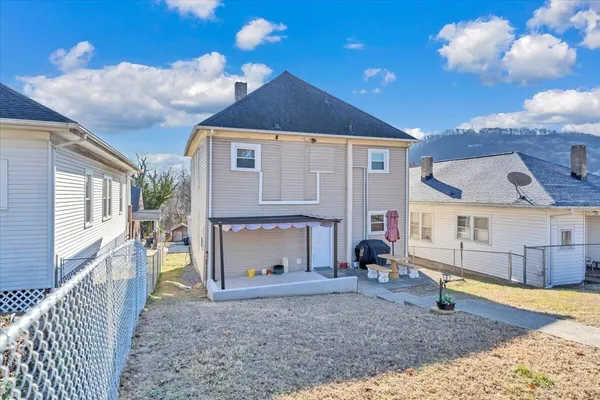 $197,000 | 644 Montrose Avenue Southeast, Roanoke, VA 24013