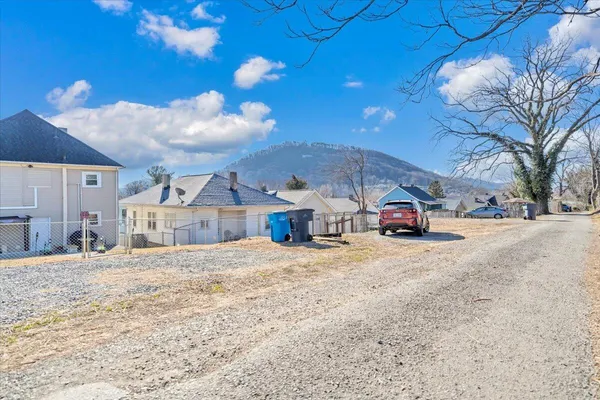 $197,000 | 644 Montrose Avenue Southeast, Roanoke, VA 24013