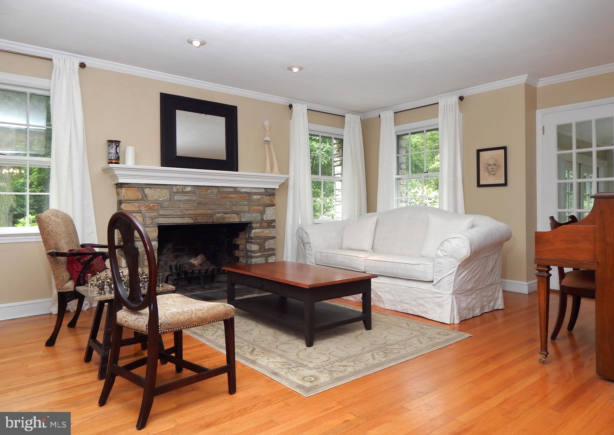 1102 Evergreen Road Yardley, PA 19067 - Photo 4 of 27 Living Room