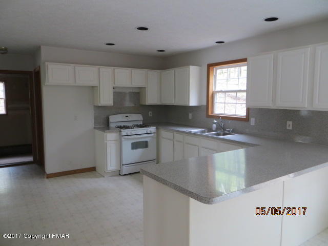 301 Middle Road Tannersville, PA 18372 - Photo 4 of 13 IMG_4365