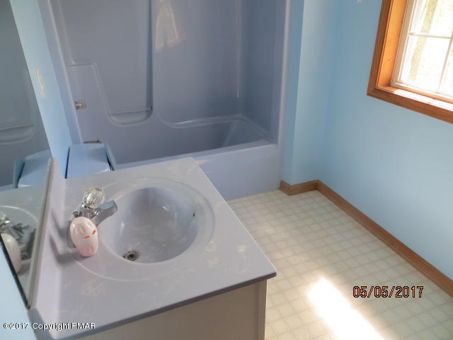 301 Middle Road Tannersville, PA 18372 - Photo 8 of 13 IMG_4372