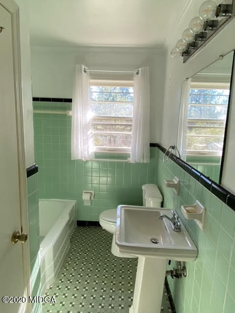 737 Windsor Road Macon, GA 31204 - Photo 11 of 17 Guest Bathroom