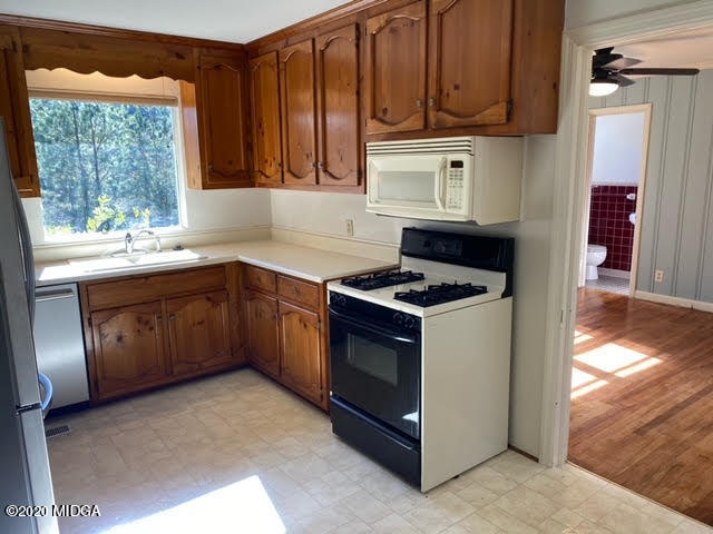 737 Windsor Road Macon, GA 31204 - Photo 6 of 17 Kitchen 2