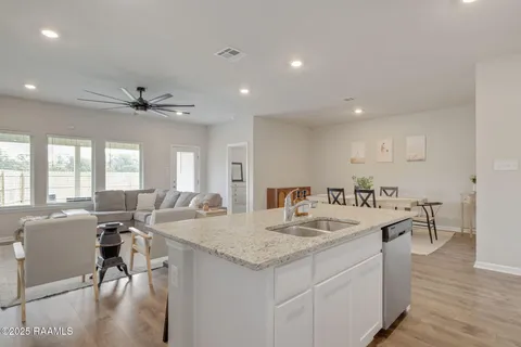 $239,900 | 120 Red Pne Drive, Lafayette, LA 70501